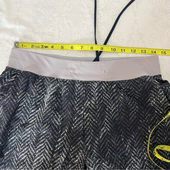 Lululemon T.H.E. Linerless Short 9" in Bleached Herringbone Multi Size Medium - Picture 12 of 14